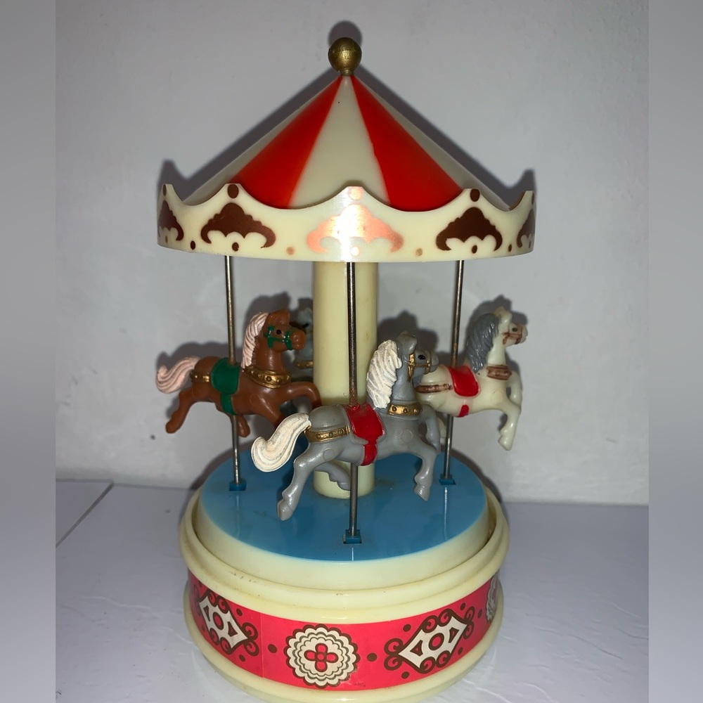 Vintage 1970’s Yaps Plastic Carousel Music Box Plays Carousel Waltz WORKS
